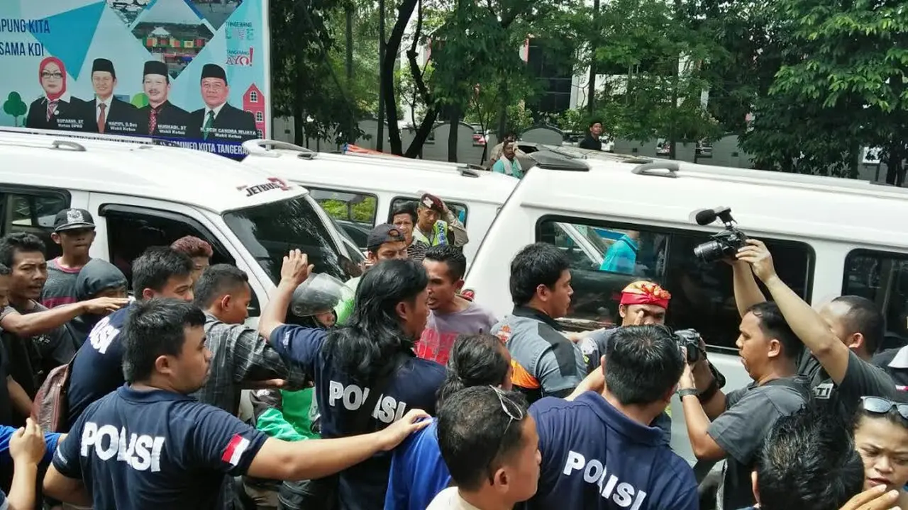 Aksi Mogok Angkot