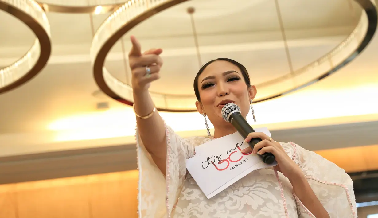 "Terus aku minta daleman mahal-mahal sebenarnya yang biasa-biasa aja bisa. Cuma ya namanya lagi hamil ya kan nanti kalau dia nolak ngerasa bersalah,” tambah Ayu Dewi. (Adrian Putra/Bintang.com)