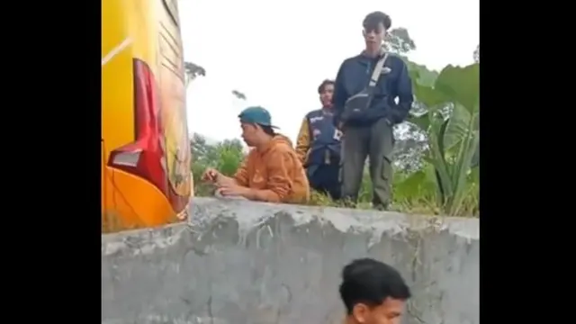 Viral Bus Rombongan Pendaki ke Gunung Sumbing Nyasar di Kuburan, Diduga karena Ikuti Google Maps