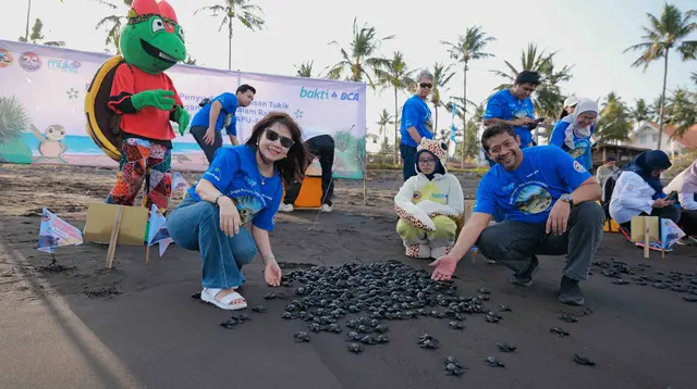 1.300 Tukik Hasil Penukaran Botol Plastik Dilepas ke Laut Banyuwangi