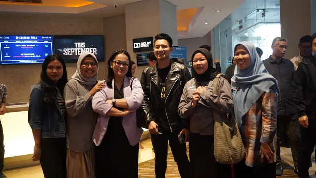 Film Satu Hari Dengan Ibu serentak tayang 21 September di seluruh bioskop XXI di Indonesia.