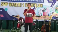 Kepala SMP Negeri 1 Muntilan Yuliyanto MPd saat membuka gelar karya siswa sebagai bentuk apresiasi capaian siswa. Foto: Liputan6.xom/Edhie Prayitno Ige&nbsp;