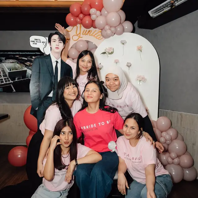 6 Potret Bridal Shower Yunita Siregar, Sahabat 'Hadirkan' Jin BTS