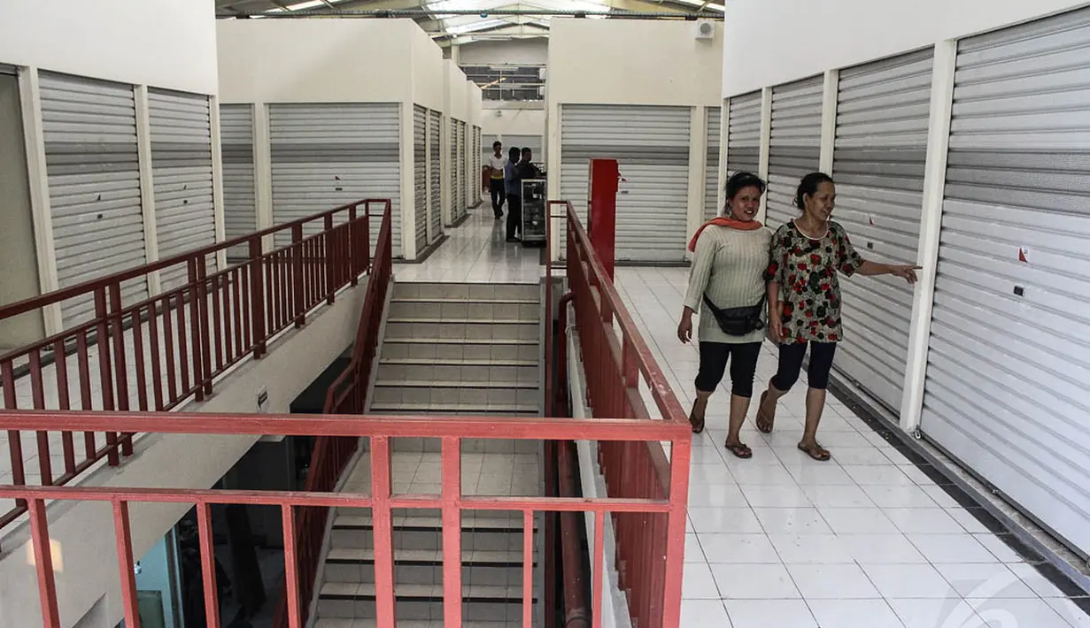 Bangunan berlantai 2 tersebut kini dapat segera digunakan kembali oleh para pedagang yang selama ini berjualan di penampungan pedagang sementara, Jakarta, Rabu (5/11/2014). (Liputan6.com/Faizal Fanani)