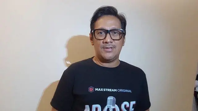 Andre Taulany kali ini menjadi bawahan Surya Insomnia di sitkom Apose.