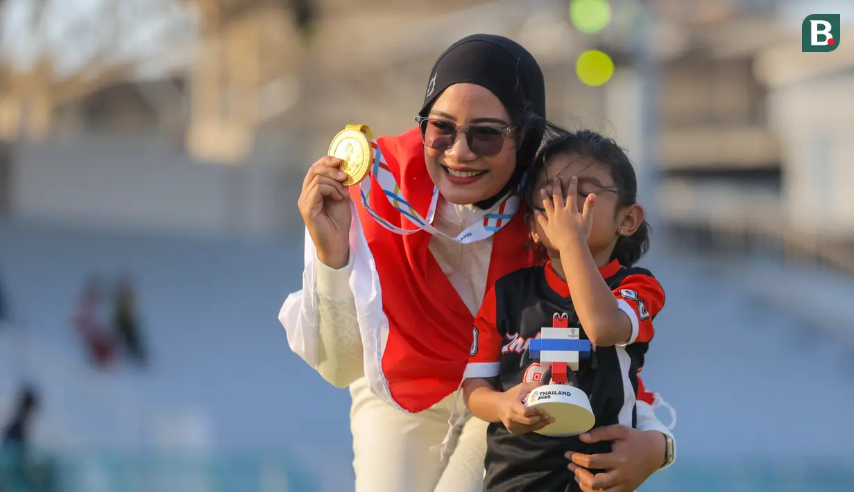 Keberhasilan Diananda Choirunisa menambah pundi-pundi emas kontingen Merah Putih sekaligus memperkuat posisi Indonesia dalam persaingan klasemen SEA Games 2025. Prestasi ini juga menjadi bukti bahwa panahan Indonesia terus menunjukkan perkembangan positif dan mampu bersaing di level Asia Tenggara. (Bola.com/Bagaskara Lazuardi)