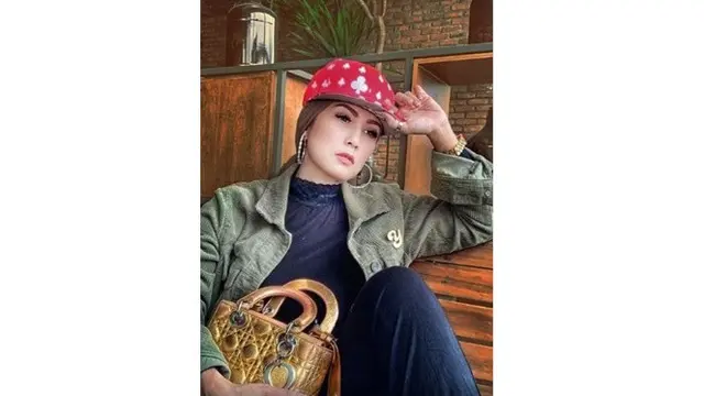 Ingat Mamake di Sinetron Si Entong? Ini 6 Potret Terbarunya Makin Gaul