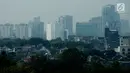 Kondisi langit Jakarta, Kamis (4/7/2019). Warga disarankan menggunakan masker saat berangkat kerja atau beraktivitas di luar ruangan akibat kualitas udara Jakarta yang buruk. (merdeka.com/Imam Buhori)