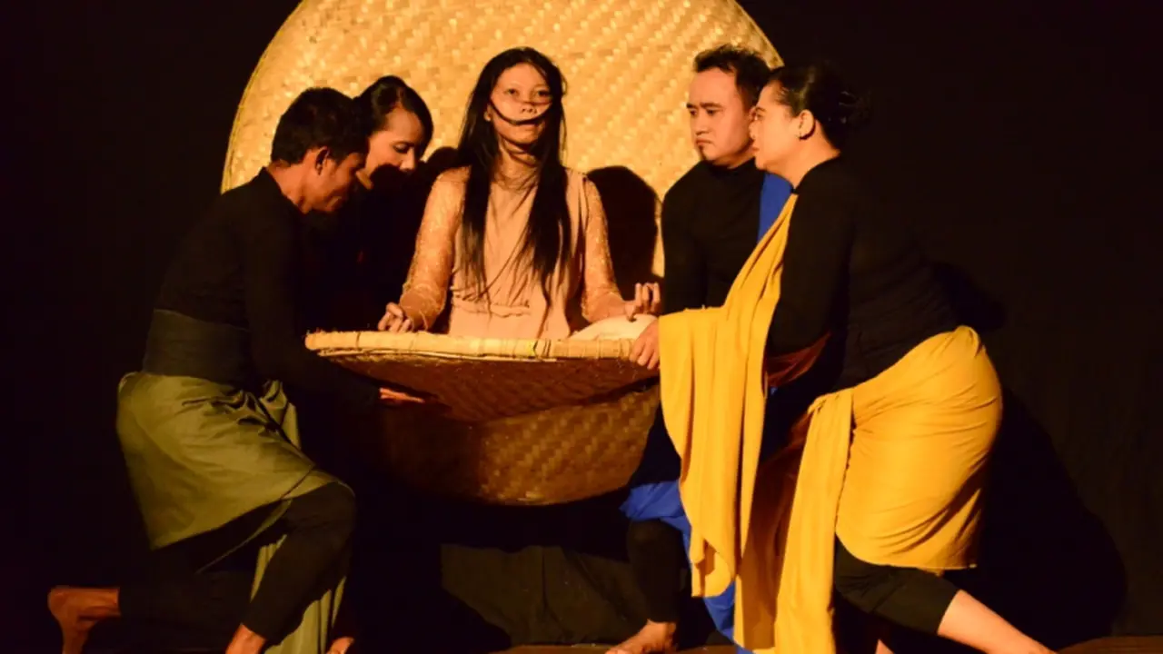 Memaknai Kehidupan Lewat Petuah Tampah oleh Teater Djarum