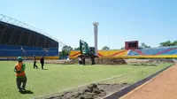 Stadion Gelora Sriwijaya, Palembang, Sumatra Selatan, tengah direnovasi untuk Asian Games 2018. (Liputan6.com/Indra Pratesta)
