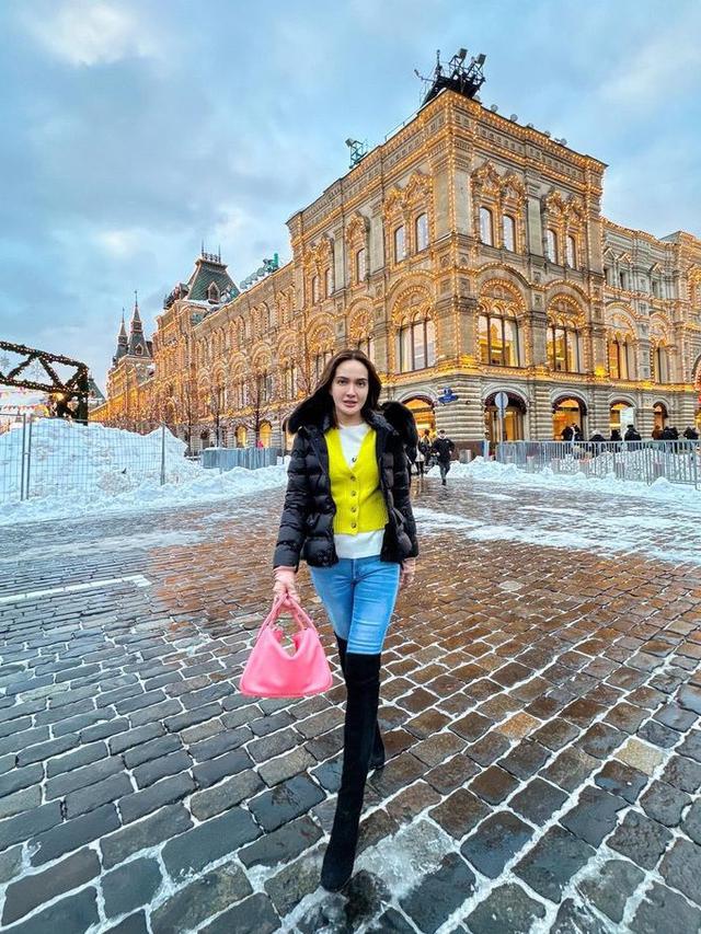 OOTD Shandy Aulia Liburan Musim Dingin di Rusia