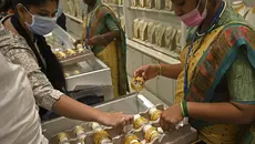 Harga Emas Hari Ini Melonjak Setelah Harga Minyak Tertekan