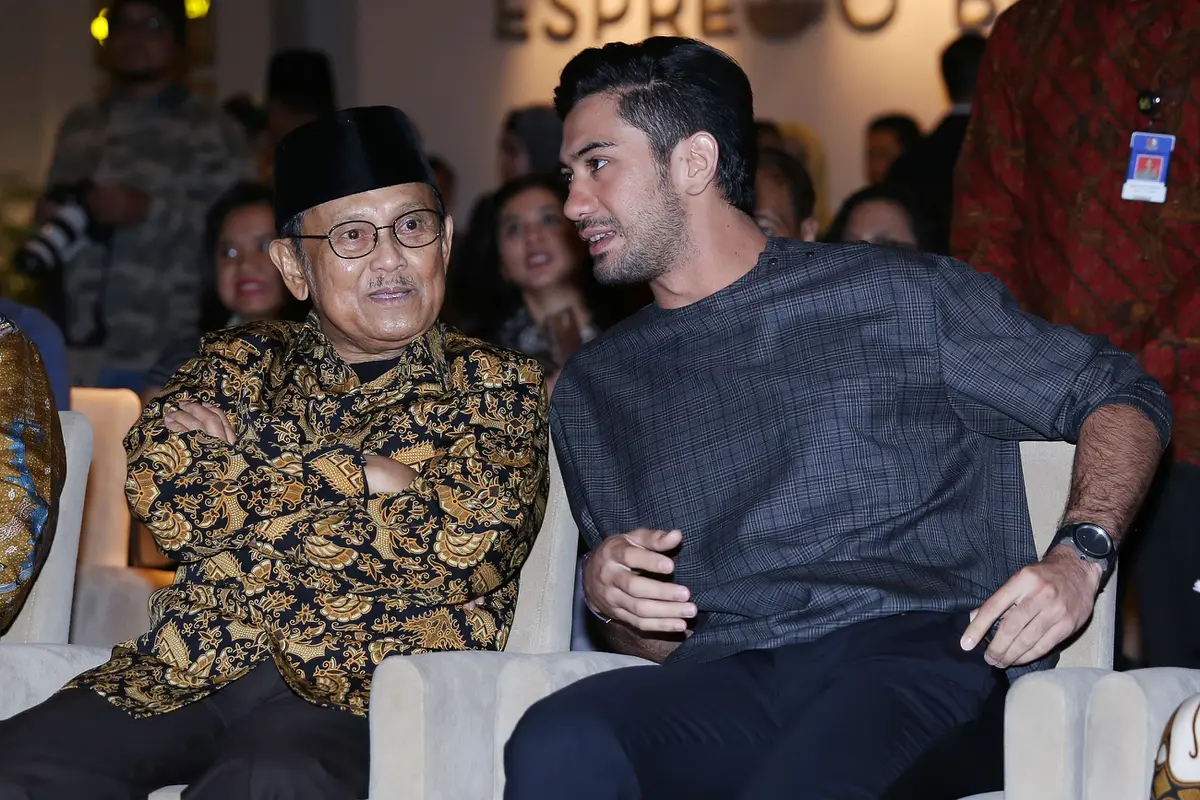 [Bintang] Reza Rahadian dan B.J Habibie