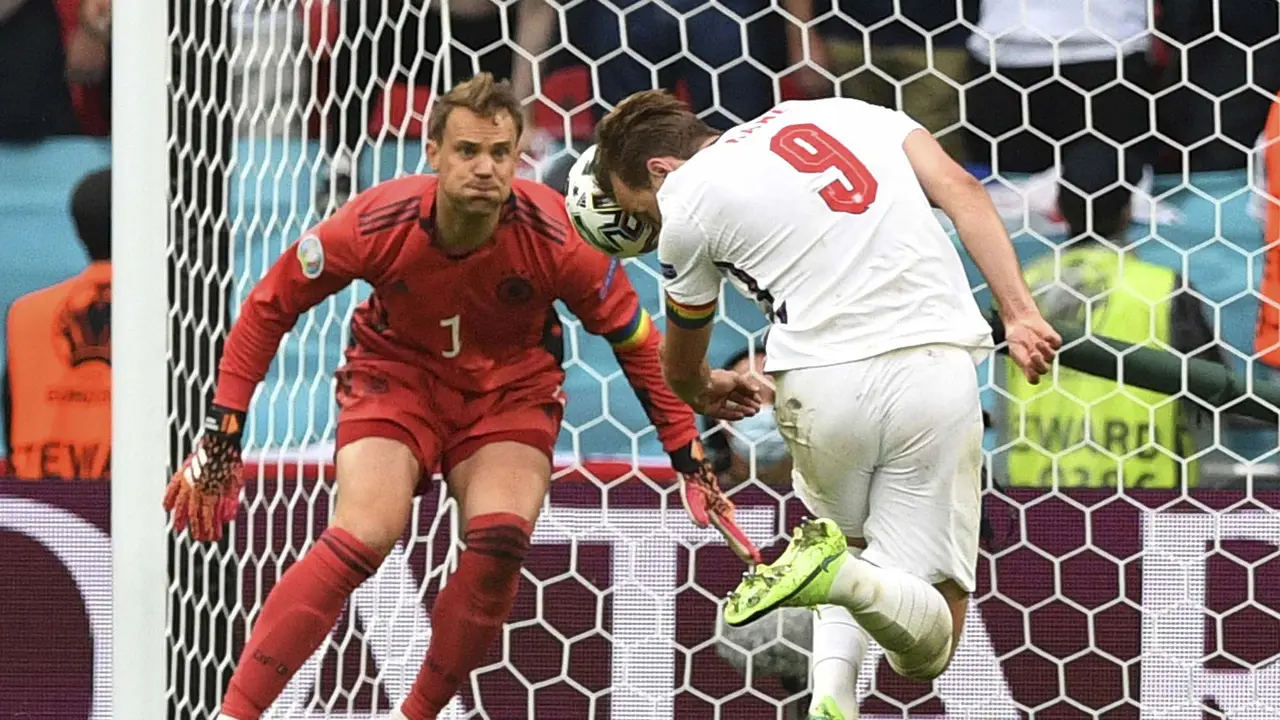 Foto Piala Eropa: Jerman Tak Berdaya, Inggris ke Perempat Final Euro 2020 Berkat Gol Sterling dan Harry Kane