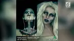 Sebuah video duet 'hantu wanita' viral di media sosial. Keduanya menyanyikan lagu Jar of Heart dari Christina Perri.