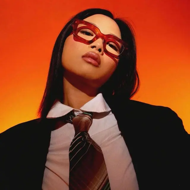 6 Gaya Kece Vanntey Heng yang Kekinian Banget, Pacar Rich Brian