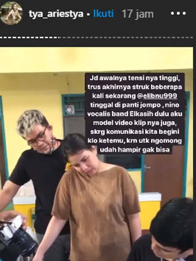6 Momen Tya Ariestya Jenguk El Ibnu Vokalis Band Elkasih, Penuh Haru