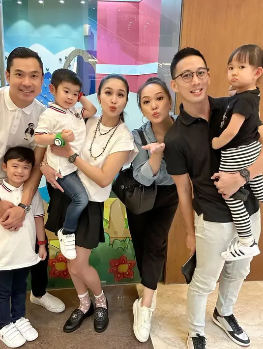 Sandra Dewi dan Yuanita Christiani (Instagram/sandradewi88)