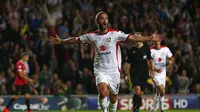 Menang Telak atas MU, MK Dons Buat Atribut Khusus 