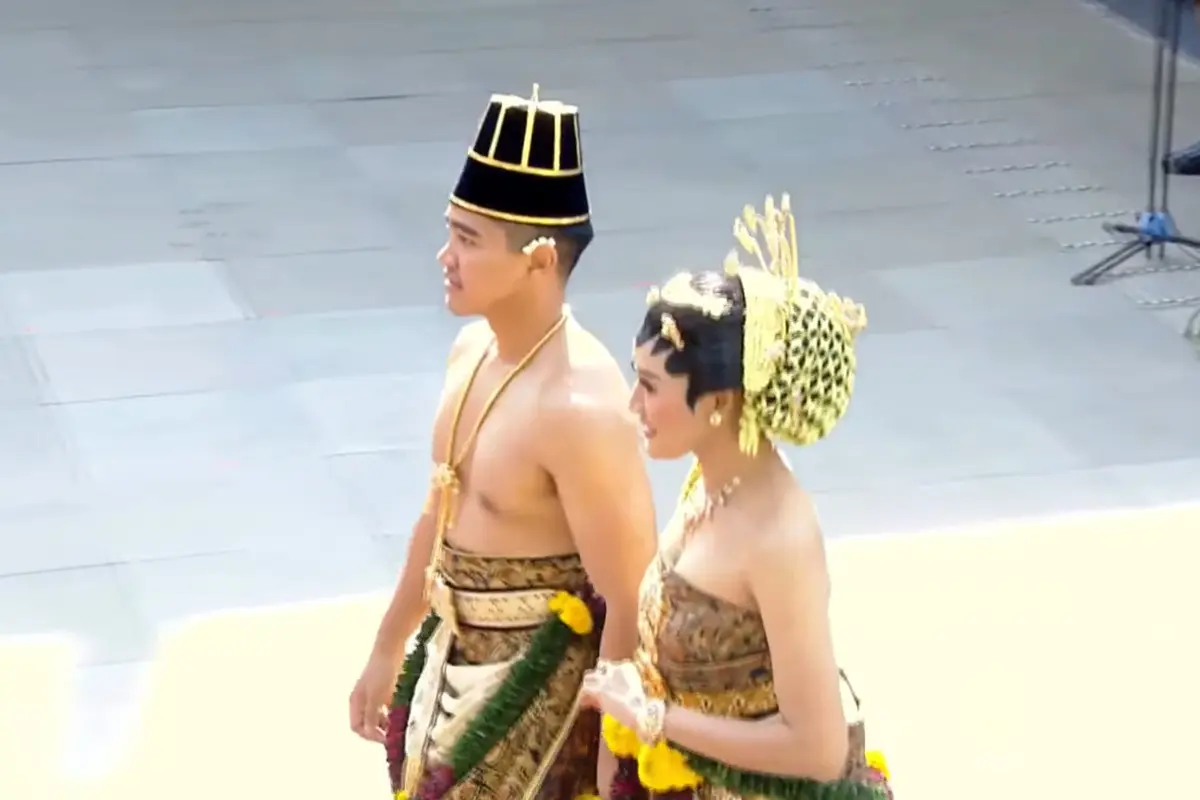 Pasangan mempelai Kaesang Pangarep dan Erina Gudono