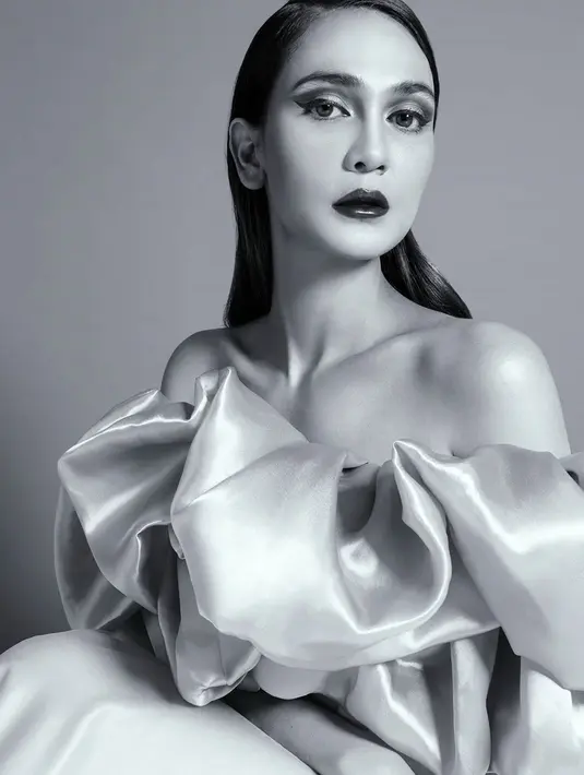 (Instagram/lunamaya)