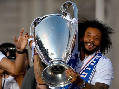 Kualitas pemain Brasil di dunia sepak bola tentu tak perlu diragukan lagi. Bahkan, beberapa dari mereka mampu berprestasi di kompetisi antarklub paling elite di Eropa. Berikut ini 5 pemain Brasil dengan koleksi trofi Liga Champions terbanyak hingga saat ini. (AFP/Gabriel Bouys)