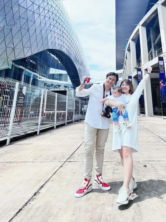 7 Potret Caesar Hito dan Felicya Angelista di Thailand, Dukung Atlet Indonesia