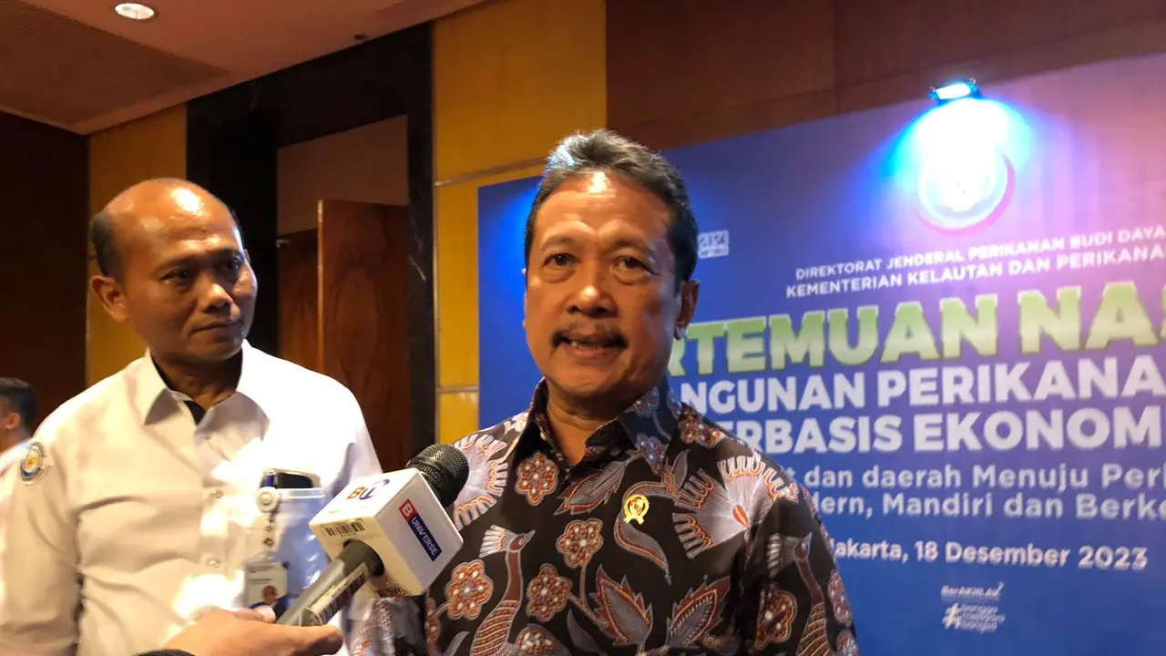 Menteri Kelautan dan Perikanan (KKP) Sakti Wahyu Trenggono di Pertemuan Nasional Pembangunan Perikanan Budidaya Berbasis Ekonomi Biru, di Jakarta, Senin (18/12/2023). Menteri Trenggono buka suara soal perkembangan Starlink. (Tira/Liputan6.com)