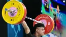 Rizki Juniansyah menjadi atlet kedua Indonesia yang mempersembahkan medali emas di Olimpiade Paris 2024. Dia menyusul atlet panjat tebing, Veddriq Leonardo, yang lebih dulu menyabet emas di nomor speed putra. (AFP/Miguel Medina)