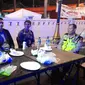 Berbincang dan sahur bersama saat lakukan penjagaan pengaman dijajaran Polres Gunungkidul. sederhana, namun hangat dirasa oleh para anggota yang berdinas sejak malam hingga pagi tiba.