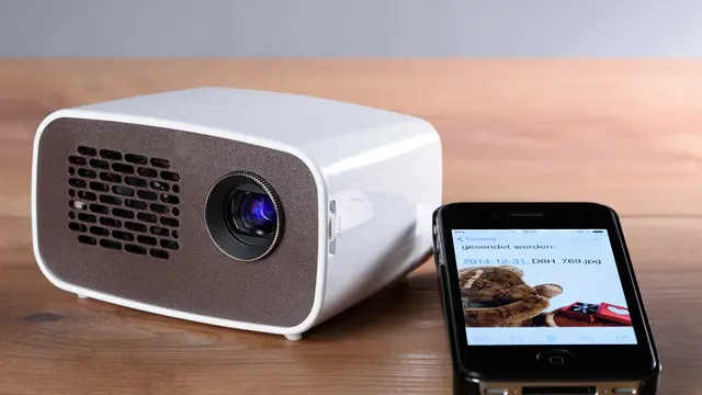 Kangen Nonton Bioskop Saat Harus #DiRumahAja? Bikin Bioskop Mini Yuk!