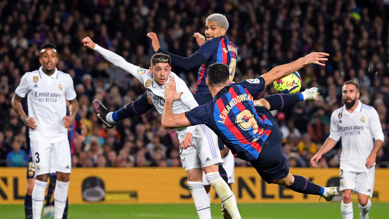 Foto: Gol Injury Time Franck Kessie Bawa Barcelona Menangkan El Classico, Blaugrana Semakin Tak Terkejar oleh Real Madrid di Liga Spanyol