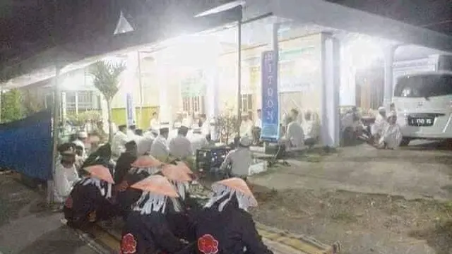 Heboh Naruto Mati, Ini 7 Meme Orang Melayat di Desa Konoha