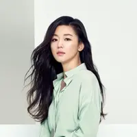Pada Kamis (28/12/2017), Jun Ji Hyun mengumumkan jenis kelamin dari anak keduanya. (Foto: Soompi.com)