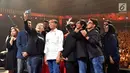 Founder dan CEO Bukalapak Achmad Zaky berselfie dengan Presiden Joko Widodo selama acara hari ulang tahun (HUT) ke-9 BukaLapak di Jakarta Convention Center (JCC), Kamis (10/1). (Liputan6.com/HO/Biropers)