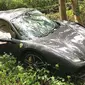 Ferrari 488 GTB ringsek usai kecelakaan. (Carbuzz)