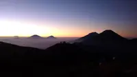 Ritual Pernikahan Kiai Pulung Soto dan Nyai Srintil di Lereng Gunung Sumbing