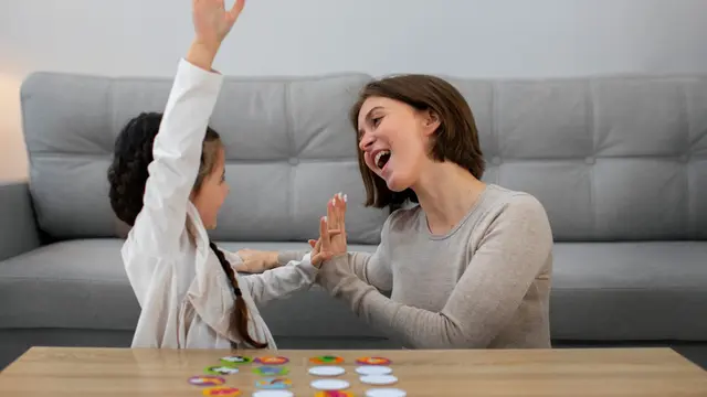 Mengenal Permainan Emotion Charades, Cara Seru Melatih Empati dan Kepekaan Emosi Anak Sejak Dini