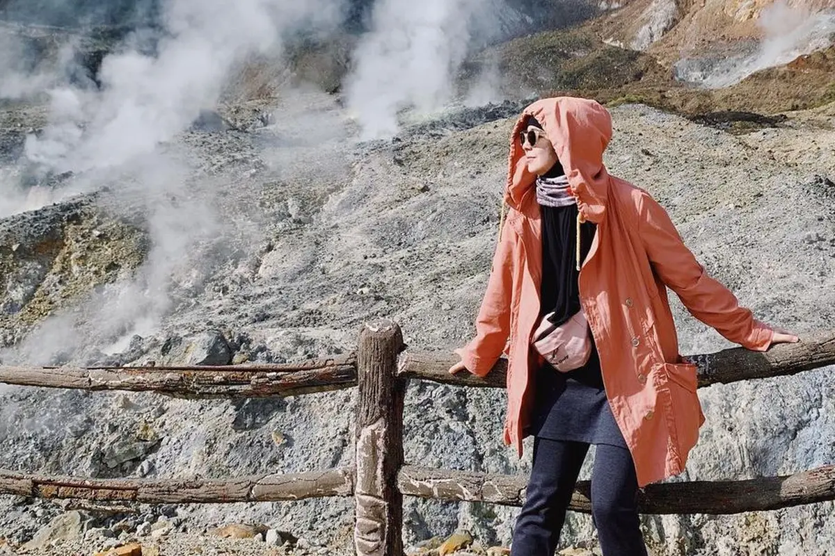 6 Potret Gaya OOTD Risty Tagor Pakai Celana, Mulai dari Kulot sampai Track Pants