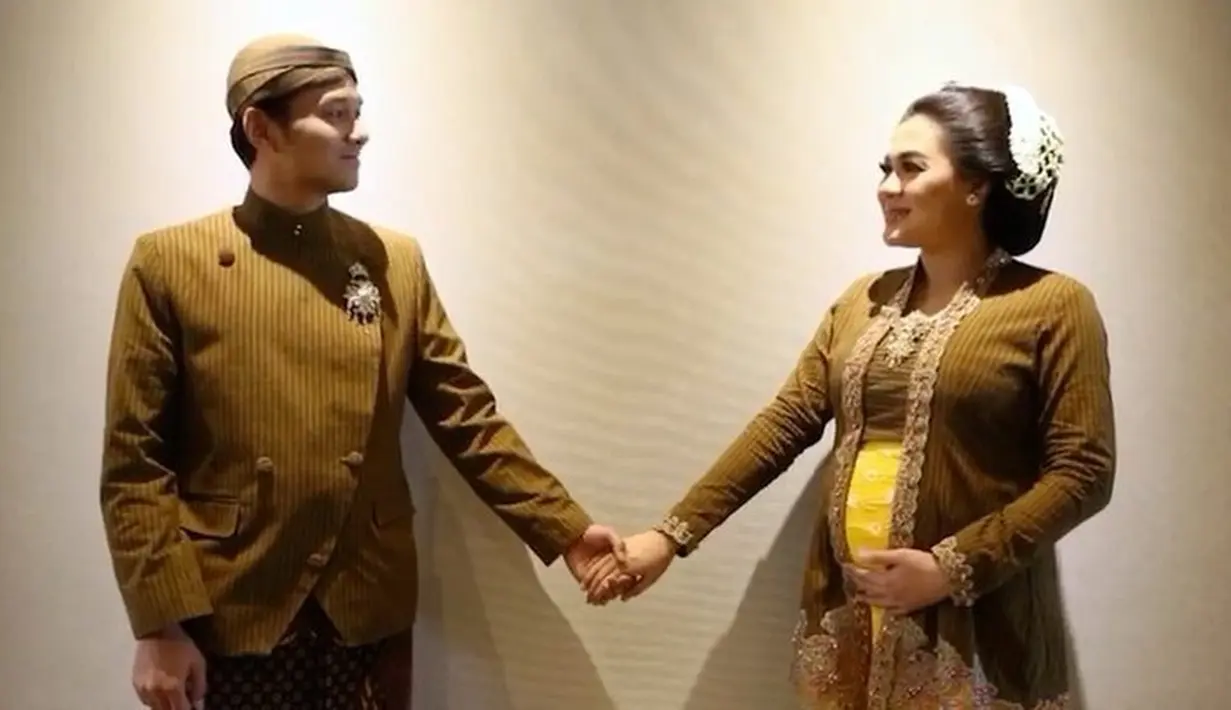 "Yang kasih nama kebanyakan drafnya dari dia (Vicky Shu). Yang Abimanyu dan Manggala sih setelah perdebatan yang panjang ya," ujar Ade.  (Instagram/vickyshu)