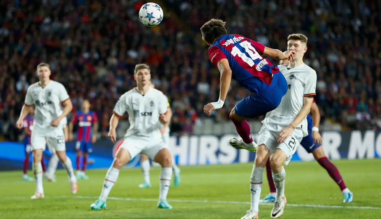 Barcelona berhasil mengalahkan Shakhtar Donetsk 2-1 dalam laga matchday ketiga Liga Champions 2023/2024. (AP Photo/Joan Monfort)