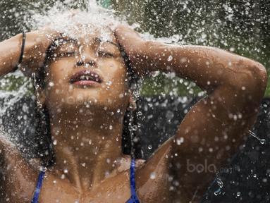 Anak Agung Isteri Kania Ratih merupakan perenang cantik asal Bali yang sedang mengikuti pemusatan latihan nasional untuk SEA Games 2017 Malaysia. (Bola.com/Vitalis Yogi Trisna)