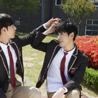 Tampaknya setelah bermain bersama dalam Cheese In The trap, hubungan persahabatan Park Hae Jin dan Park Ki Woong semakin erat. (Foto: soompi.com)