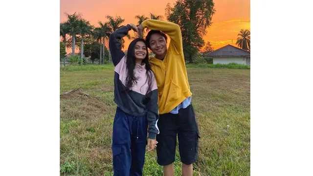 6 Potret Keakraban Kiesha Alvaro dengan Pemeran Cewek Sinetron Dari Jendela SMP