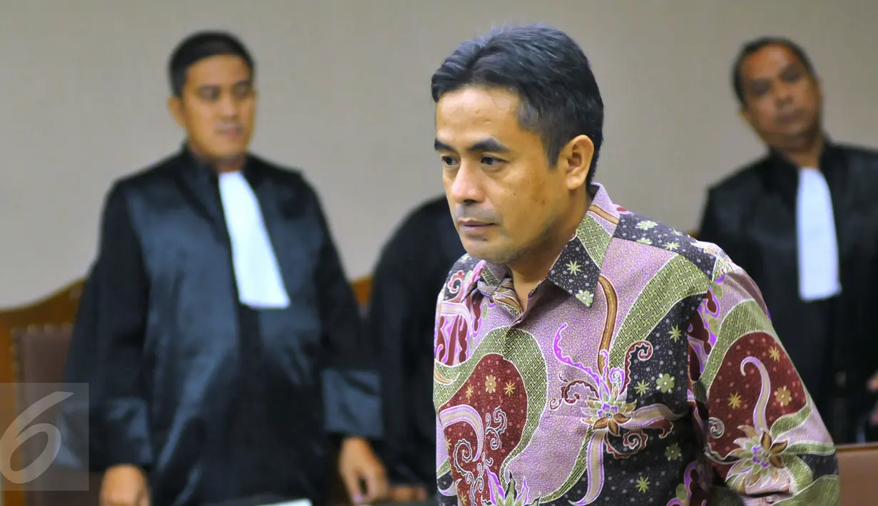 Dasep Ahmadi saat menjalani Sidang Vonis di di Pengadilan Tipikor Jakarta, Senin (14/3/2016). Dasep Ahmadi, dihukum 7 tahun penjara dan denda Rp 200 juta, subsider 3 bulan kurungan.  (Liputan6.com/Faisal R Syam)