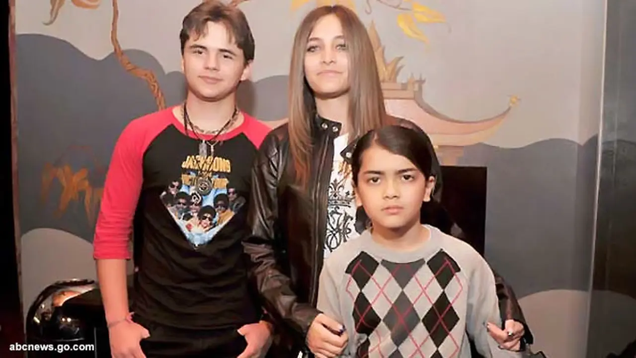 prince-paris-blanket-jackson-130626b.jpg