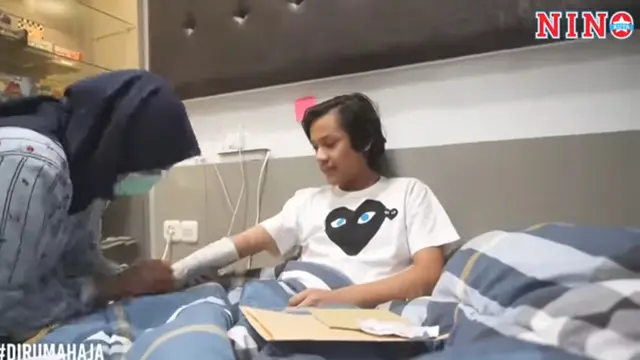 7 Momen Anak Uya Kuya Prank Tatto ke Orang Tuanya, Astrid Kuya Sampai Menangis