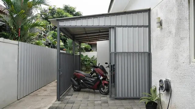 Desain Kanopi Samping Rumah untuk Area Penyimpanan Motor