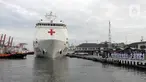 KRI dr. Radjiman Wedyodiningrat-992 milik TNI AL mengirim bantuan kemanusiaan untuk Palestina di Jakarta, Kamis (18/1/2024). Menteri Pertahanan Prabowo Subianto melepas langsung keberangkatan KRI dr. Radjiman Wedyodiningrat-992. (merdeka.com/Imam Buhori)