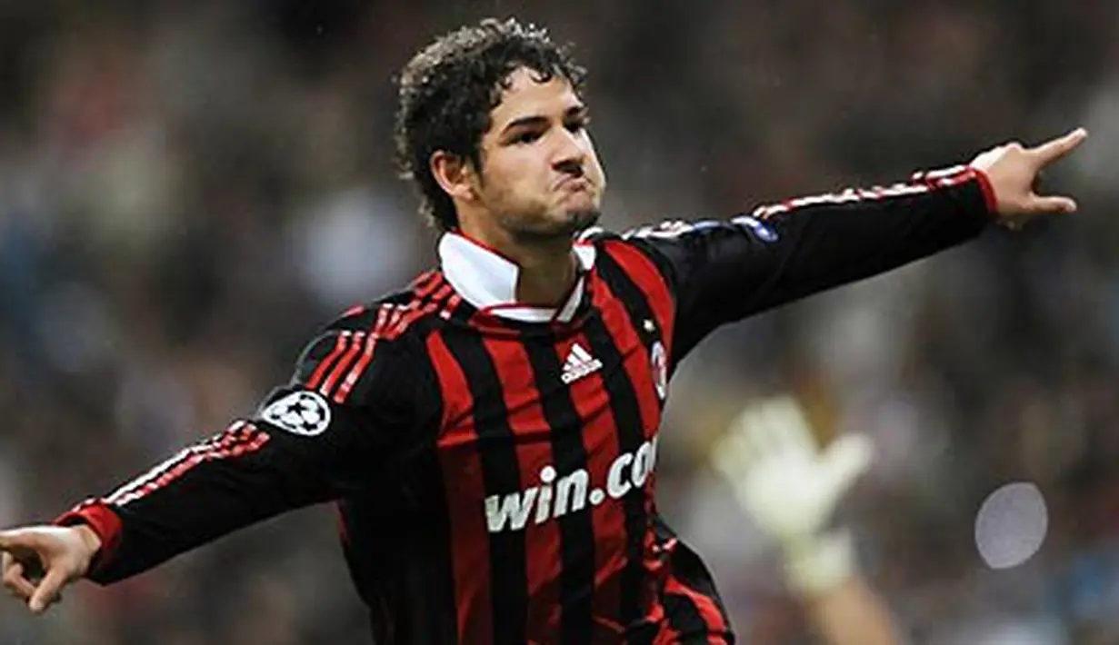 Gaya selebrasi penyerang AC Milan, Alexandre Pato setelah menjebol gawang Real Madrid dalam lanjutan penyisihan Liga Champions Grup C di Santiago Bernabeu, Madrid, 21 Oktober 2009. AFP PHOTO/JAVIER SORIANO